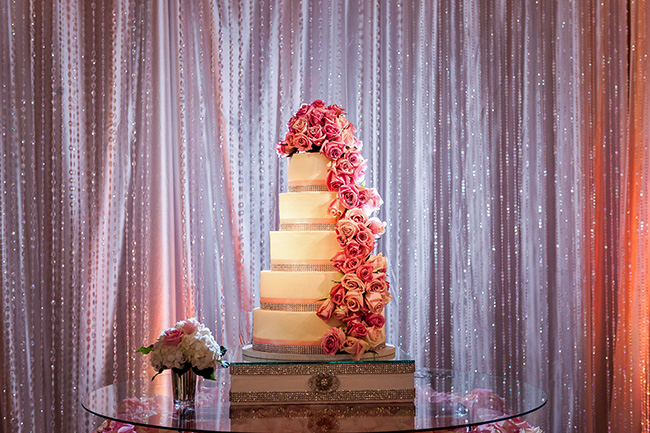 essential wedding planning steps order the cake
